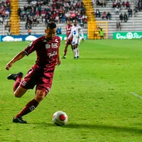 Mariano Torres considera "prematura" una renovación con Saprissa