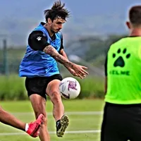 Bryan Ruiz deberá esperar un poco más para debutar con la Liga Deportiva Alajuelense