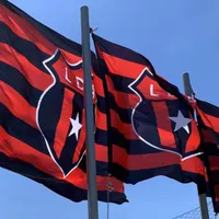 La furia estalla en Alajuelense: el mensaje de una figura que la afición no quería escuchar en medio de las protestas