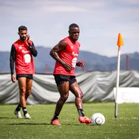 Joel Campbell avisa en su primera entrenamiento con  la Liga Deportiva Alajuelense
