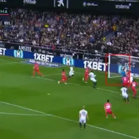 El mal rechazo de Keylor en el gol del Valencia