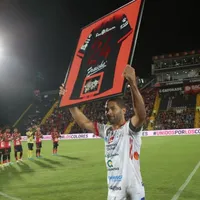 Homenaje y penal errado: La noche agridulce que vivió Saborío ante Alajuelense