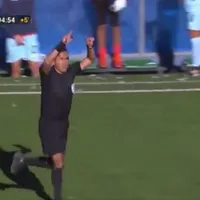 A Leo Moreira le patearon un penal con VAR en una liga donde no hay VAR