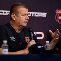 Ricardo Chacón fue denunciado por una estudiante.