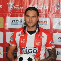 ¡Sin debutar! Primer inconveniente del Gullit Peña con el Club Vida en Honduras