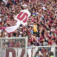 Saprissa le abre las puertas: una leyenda del fútbol europeo llega a Tibás y revoluciona Costa Rica