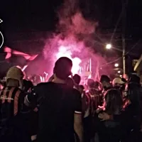 Seguidores de Alajuelense celebran en las calles el título de campeón y reciben fuertes críticas