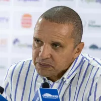 Erick Lonnis tomó una polémica decisión.