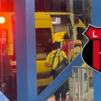 Jugador de Alajuelense tuvo que ser enviado directo al hospital.
