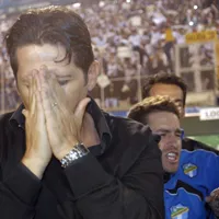 Ronald González se toma la cabeza.