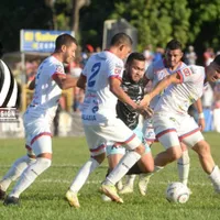Un jugador de la Liga Nacional está vendiendo su ropa para volver a su país.