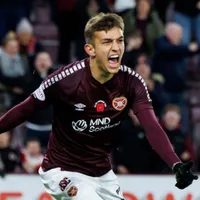 El entrenador del Hearts se refirió al nivel de Kenneth Vargas