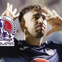 Agustín Auzmendi festeja uno de sus goles con Motagua.
