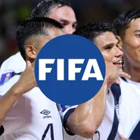 logo de la fifa y festejo de gol de guatemala