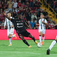 Golazo de Joel Campbell a lo "Messi" fue celebrado por exjugador del Real Madrid y Barcelona