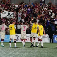 Jugador de Saprissa tuvo problemas con un aficionado. (Foto: Saprissa)