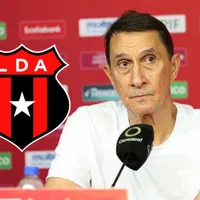 Alexandre Guimaraes se molestó en conferencia de prensa.