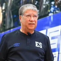 Bolillo Gómez en El Salvador.