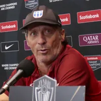 Pedro Troglio en conferencia de prensa con Olimpia.