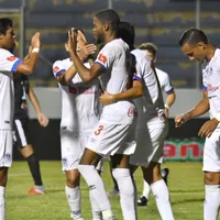 Olimpia goleó a Real Sociedad y no le pierde el paso a Motagua