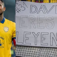 Erick Davis recibe pancarta de "Davis eres la leyenda" en el DAC de Eslovaquia