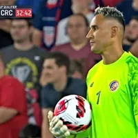 Keylor Navas lesionado con la Selección de Costa Rica tuvo que salir de cambio ante Estados Unidos