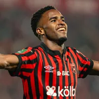 alajuelense-kenyel mitchell-doblete a saprissa