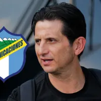 Ronald González en Comunicaciones.