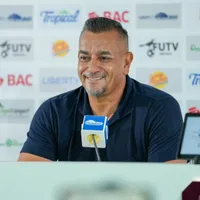 José Giacone feliz por la noticia que recibe de Saprissa.
