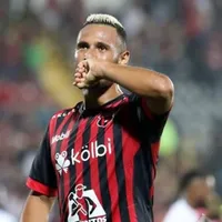 ¿Podría irse? La actualidad de Alex López en Alajuelense