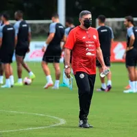 Referentes de Costa Rica llenan de elogios a Luis Fernando Suárez
