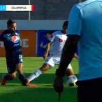 El mensaje de Carlos Pineda tras la dura entrada a Omar Elvir