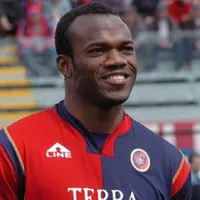 David Suazo volverá a vestir la camiseta del Cagliari