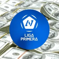 Millones de dólares y el escudo de la Liga Primera de Nicaragua.