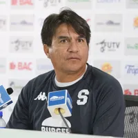 “Tan vago”: otro ídolo de Saprissa ataca sin piedad a Vladimir Quesada