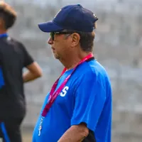 El Bolillo Gómez da noticia que causa ilusión a todos en El Salvador