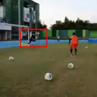 Ricardo Jerez impresionó con esta gran atajada en un entrenamiento