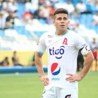 Es real: otro grande de El Salvador quiere a Fito Zelaya
