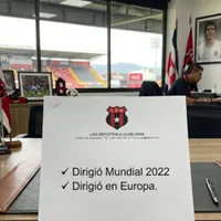 Alajuelense va por un DT importante.