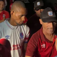 Pedro Troglio muy molesto por la decisión de darle ganado el partido a Lobos. (Foto: Mi Pasión HN)