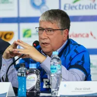 Bolillo Gómez en conferencia de prensa.