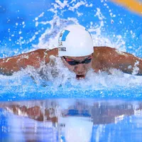 Nadador guatemalteco supera marca de Phelps