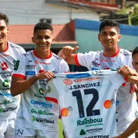 El futbolista costarricense que tramitó papeles para jugar con El Salvador