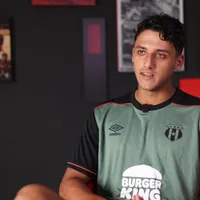 Tiene 19 años, se escapó de Irán por el servicio militar y llegó a Alajuelense: "Estoy siguiendo mis sueños"