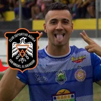 Gregori Díaz con la camisola de Isidro Metapán.