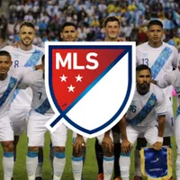 Selección de Guatemala y el logo de la MLS.