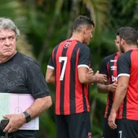 Futbolista de Alajuelense toma extraña decisión.