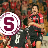Alajuelense festeja su gol.