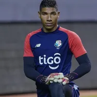Orlando Mosquera podría encontrar equipo en Sudamérica