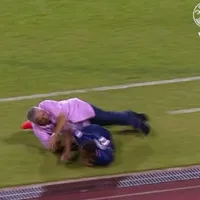 En su debut con Panamá, ‘Tolo’ Gallego fue ‘tackleado’ por jugador rival